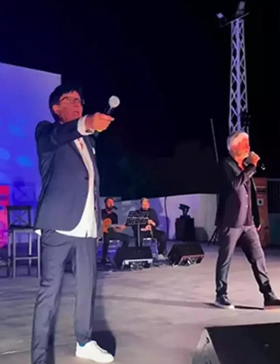 Babalarının doğum gününü kutladılar!